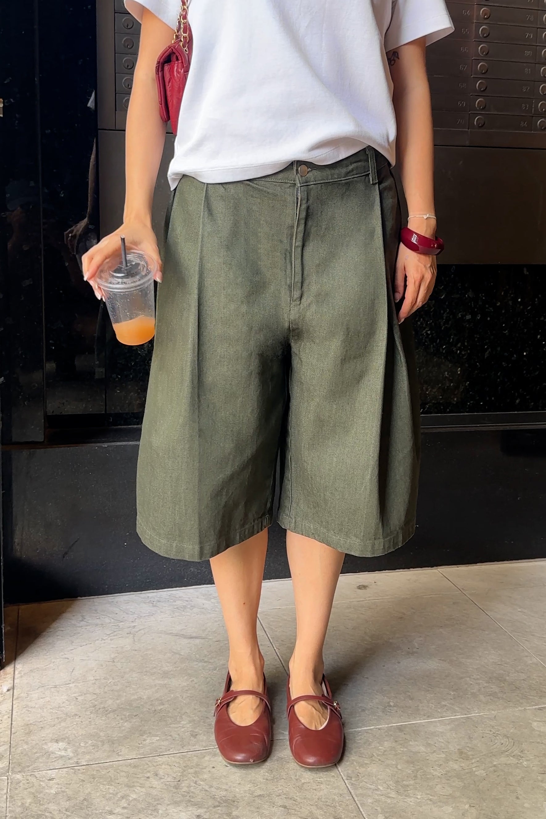 caption: Female 169cm & wears size S (30)