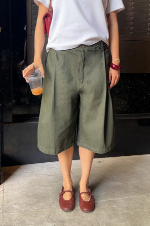 caption: Female 169cm & wears size S (30)